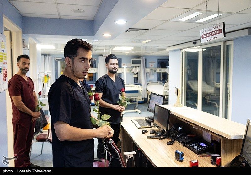 عیادت دختر شهید سلامی از فرزند شهید هاشمیتبار