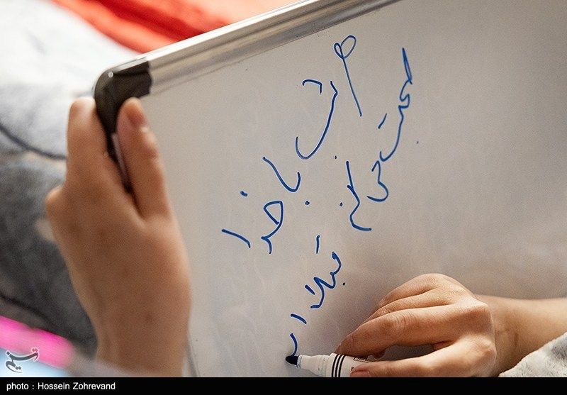 عیادت دختر شهید سلامی از فرزند شهید هاشمیتبار