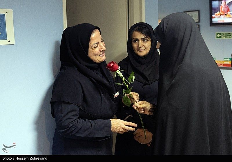 عیادت دختر شهید سلامی از فرزند شهید هاشمیتبار