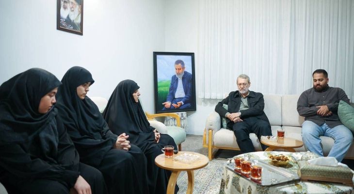 دیدار لاریجانی با خانواده شهید ایزدی