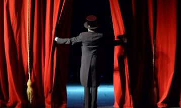 تئاتر کرمانشاه نیازمند همت جمعی هنرمندان است