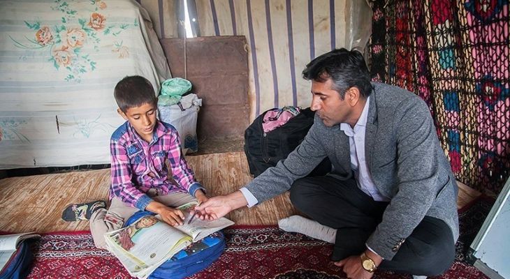 معلم فداکار مدرسه عشایری ایل بزرگ سرداری